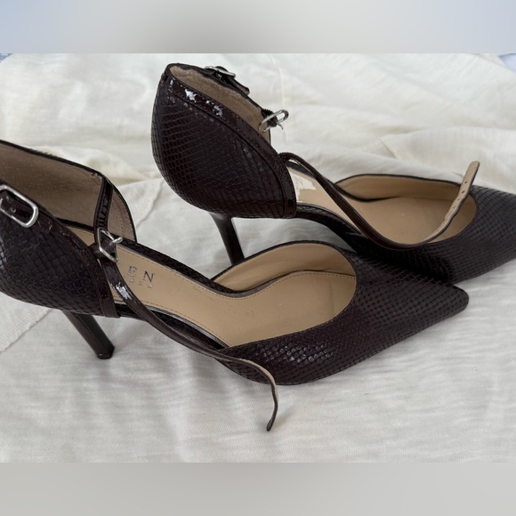 RALPH LAUREN WOMEN’S HEEL BROWN SNAKE EMBOSSED POINTED TOE ANKLE STRIP SIZE: 8.5 - Picture 1 of 9